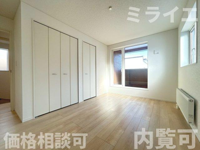 【新築戸建】札幌市南区藤野2条12丁目3棟の洋室|2階洋室にはルーフバルコニーが設置されています。
3号棟