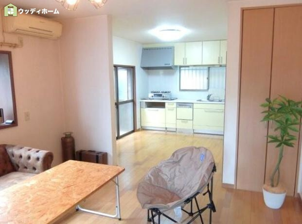 川口市里　中古一戸建ての居間・リビング