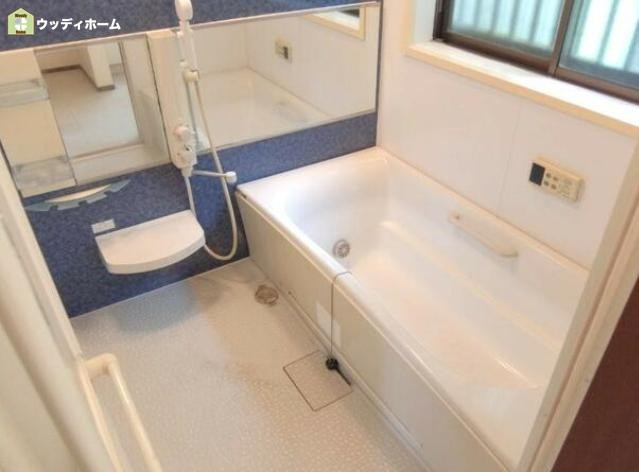 川口市里　中古一戸建ての浴室