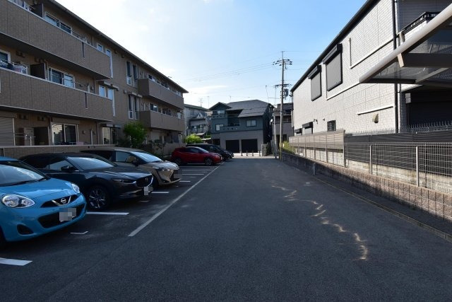 ルナパレス友岡の駐車場