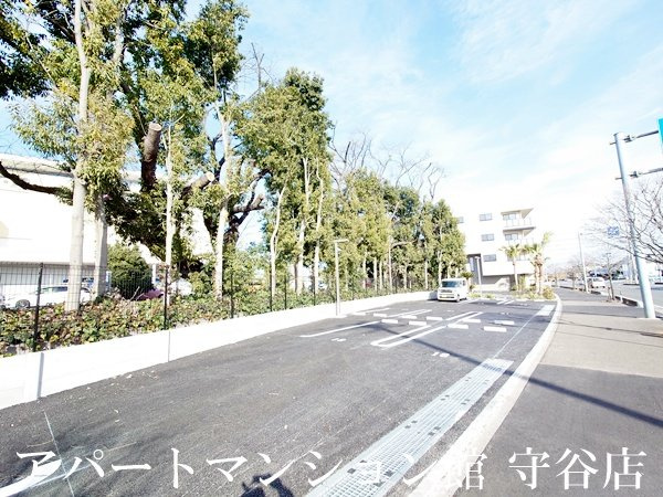 プライム フォレスト 百合ヶ丘の駐車場