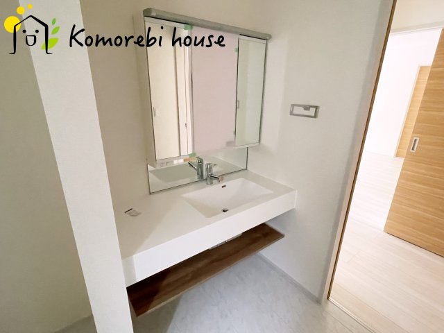 さいたま市見沼区笹丸　新築一戸建て　大宮east hill　01の独立洗面台|独立洗面台です