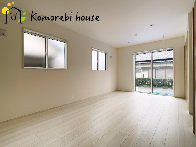 さいたま市見沼区笹丸　新築一戸建て　大宮east hill　01の寝室|開放的な寝室です