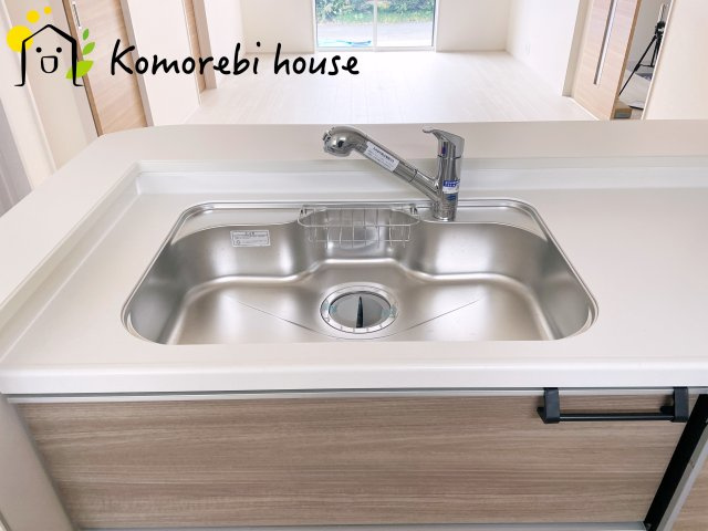 さいたま市見沼区笹丸　新築一戸建て　大宮east hill　01のキッチン|コンパクトなキッチンで掃除もラクラク