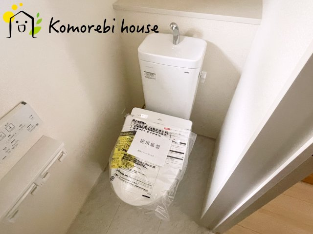 さいたま市見沼区笹丸　新築一戸建て　大宮east hill　01のトイレ|コンパクトで使いやすいトイレです