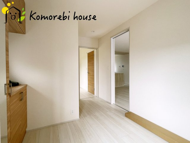 さいたま市見沼区笹丸　新築一戸建て　大宮east hill　01の玄関|シンプルで使いやすい玄関です