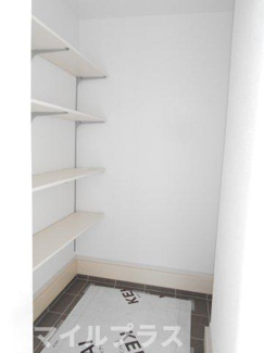 【玄関】 | 郡山市静町新築一戸建て2棟 | 収納もある玄関です