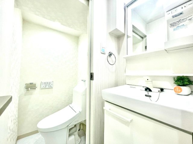 新宿ニューハウジングのトイレ|ウォシュレット付きのトイレはいつも快適！
2025.07.21撮影

ご内見希望・資料請求などお気軽にお問い合わせ下さい！
03-5990-5201