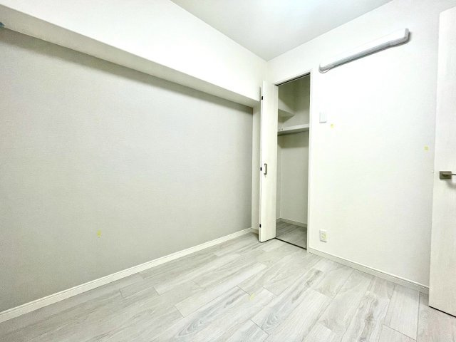 新宿ニューハウジングの洋室|インテリアの幅が広がる、シンプルな内装です。
2025.07.21撮影

ご内見希望・資料請求などお気軽にお問い合わせ下さい！
03-5990-5201