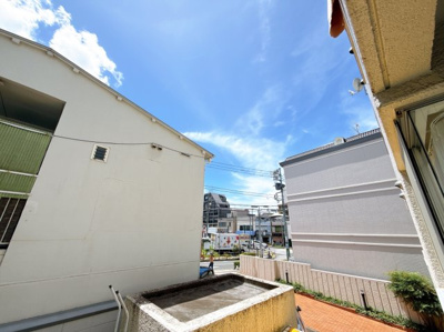【展望】 | 池尻ハウス | 現地からの眺望
バルコニー側に建物があっても、光がしっかり入る設計ですので、快適にお過ごしいただけます
（2025年7月19日）撮影