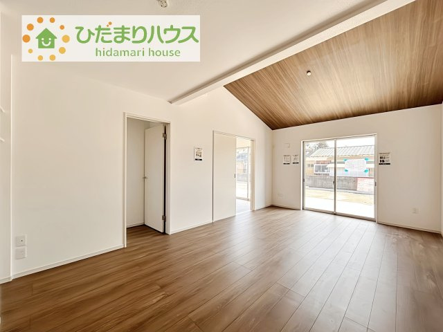 【居間・リビング】 | つくば市今鹿島　新築戸建　2号棟 | お子様が元気に遊べる広々としたリビングです。
