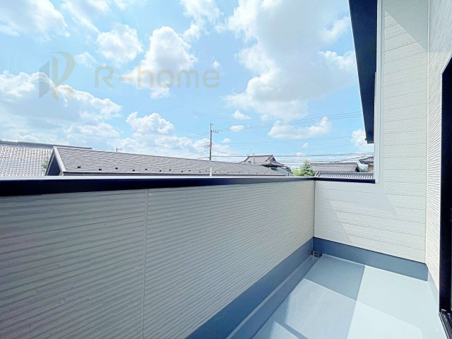 つくば市玉取1期　新築戸建て　2号棟のバルコニー|お布団やラグなどの大きな物も干しやすい広々としたバルコニー！
