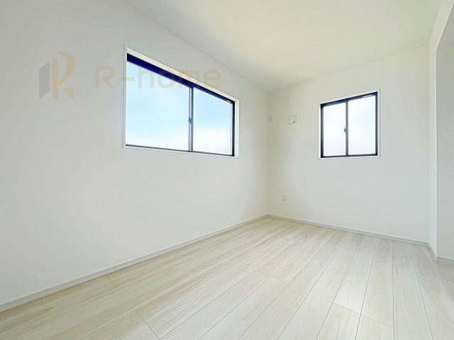 つくば市玉取1期　新築戸建て　2号棟の洋室|2面窓の風通しの良い洋室です♪差し込む暖かな陽当たりで、室内がくつろげる空間に早変わりです♪