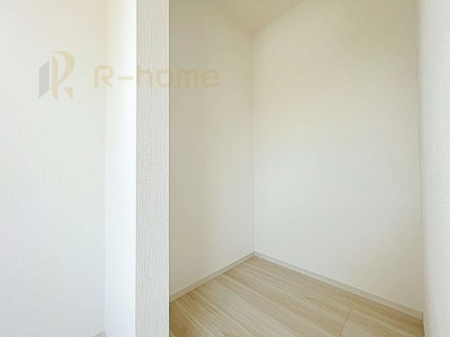 つくば市玉取1期　新築戸建て　2号棟の収納|2部屋に人気のウォークインクローゼット！
アウター類はもちろん、季節ものや寝具も収納できます！