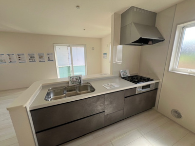 【キッチン】 | 三本柳２2地割 | 対面式キッチンは家族とコミュニケーションを取りながら料理ができます。