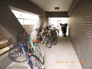 【その他共用部分】 | 駐輪スペースが建物内にあるので盗難の可能性も減り、安心です。