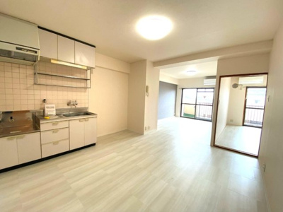 【居間・リビング】 | ティーワイパレス | おしゃれな居間です