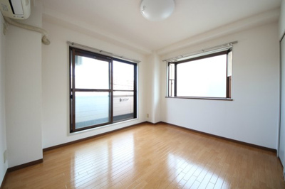 【寝室】 | シャトル９６