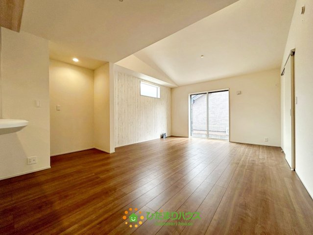 蓮田市江ヶ崎　新築一戸建ての居間・リビング