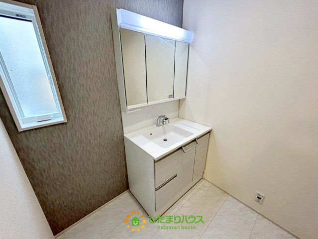 蓮田市江ヶ崎　新築一戸建ての独立洗面台