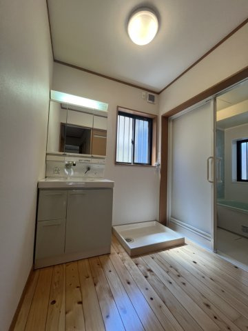 古城町1864中古住宅の脱衣所