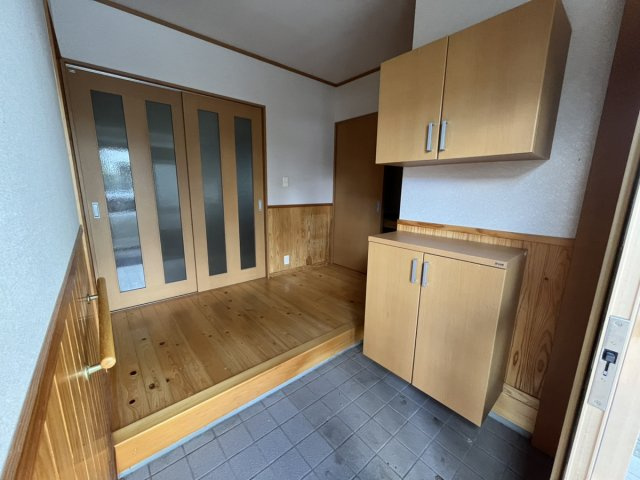 古城町1864中古住宅の玄関