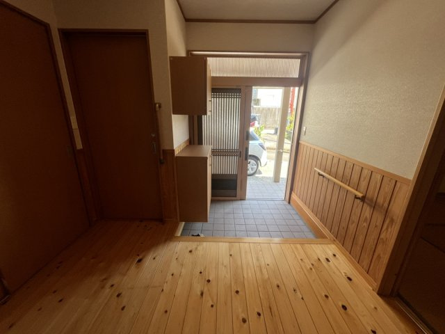 古城町1864中古住宅の玄関