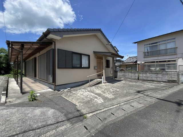 古城町1864中古住宅の駐車場