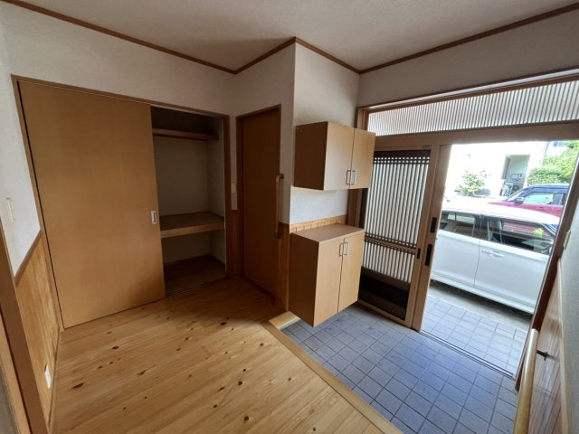 古城町1864中古住宅の玄関