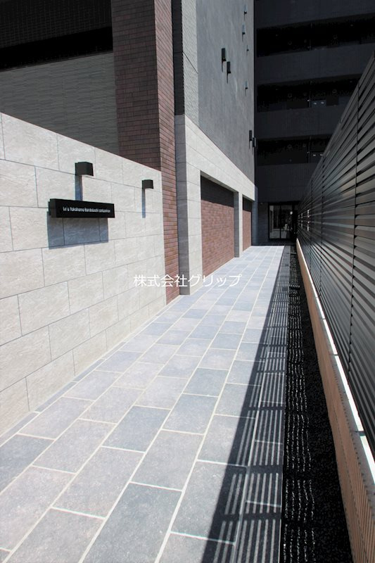 Le'a横濱阪東橋参番館のエントランス