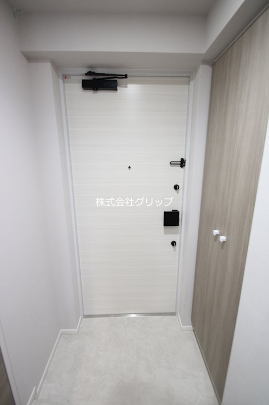 Le'a横濱阪東橋参番館の玄関