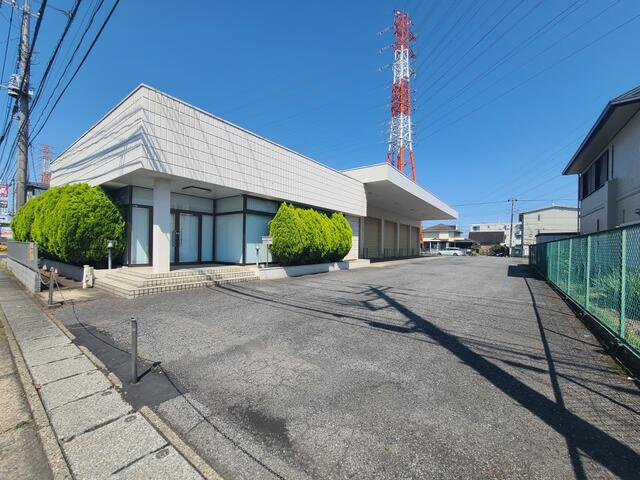 小山市城北事務所付倉庫の駐車場