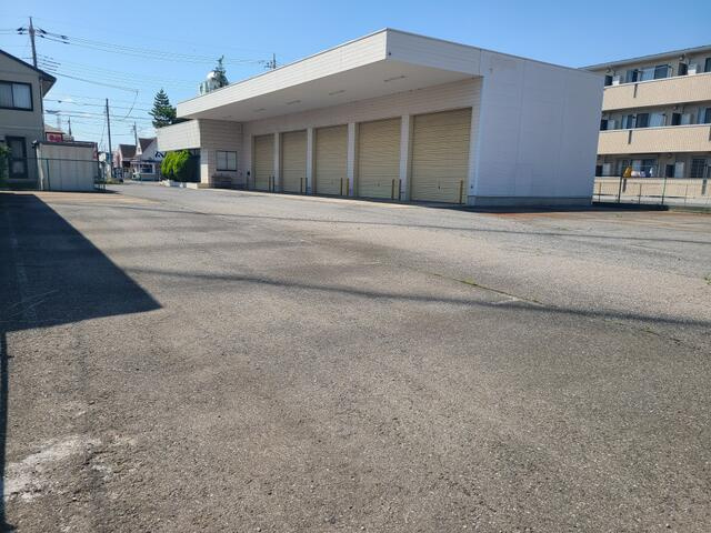 小山市城北事務所付倉庫の駐車場