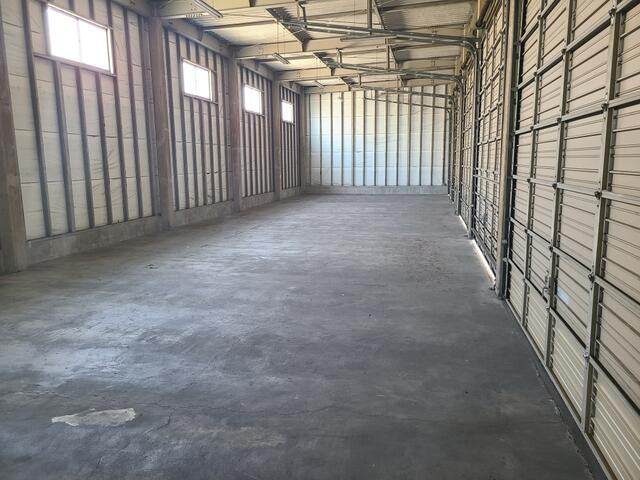 小山市城北事務所付倉庫のロビー