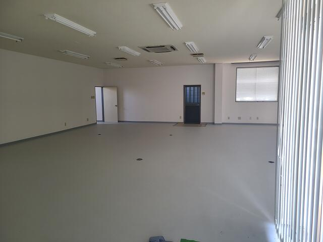 小山市城北事務所付倉庫の居間・リビング