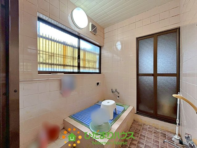加須市志多見　中古一戸建ての浴室