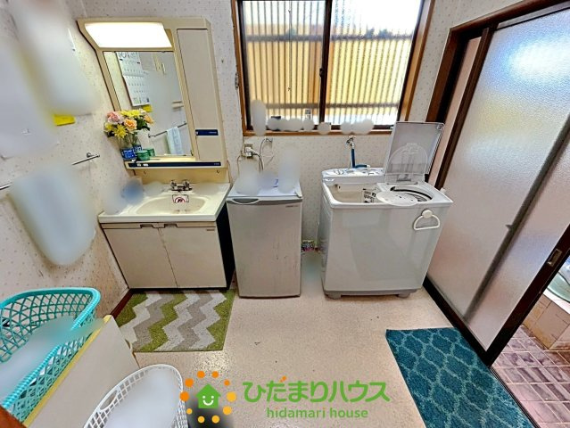 加須市志多見　中古一戸建ての独立洗面台