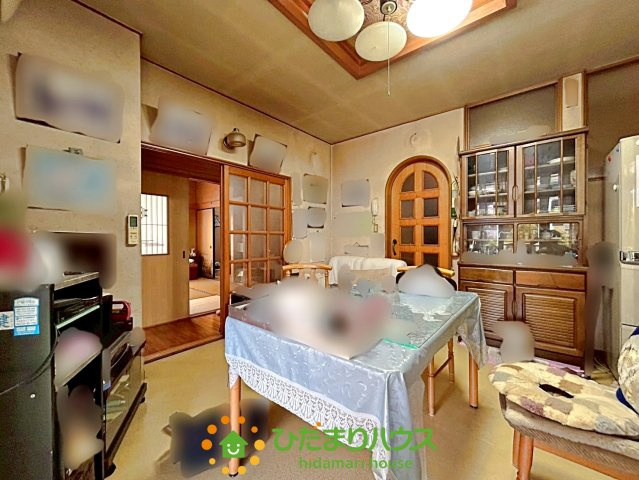 加須市志多見　中古一戸建ての居間・リビング