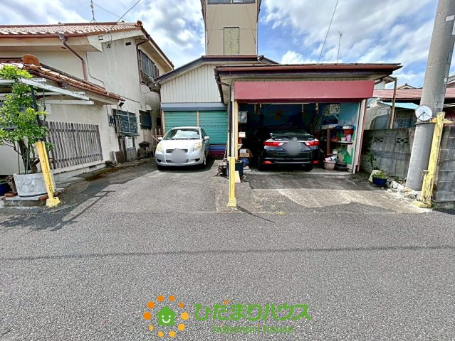 加須市志多見　中古一戸建ての駐車場