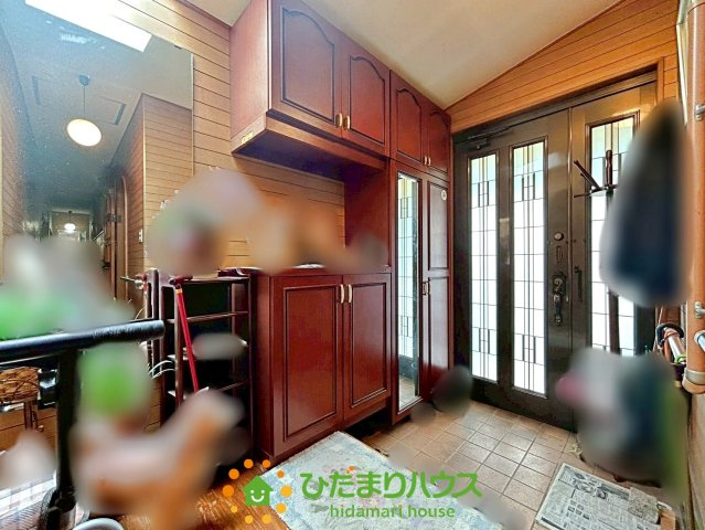 加須市志多見　中古一戸建ての玄関