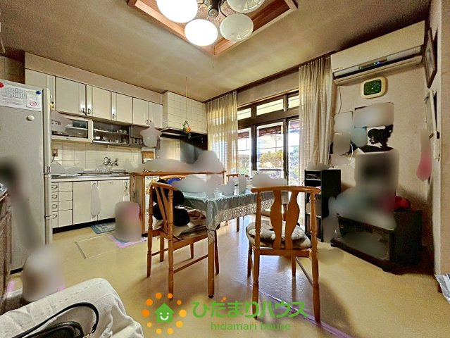 加須市志多見　中古一戸建ての居間・リビング