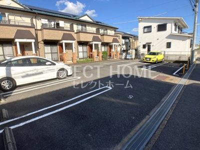 【駐車場】 | ラポール・デュープレックス | 駐車場に車を止められます