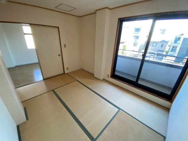 トラスティー御影の和室