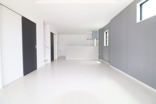 郡山市静町6期　　　  ２号棟　　　大成小学校、郡山第７中学区　の居間・リビング