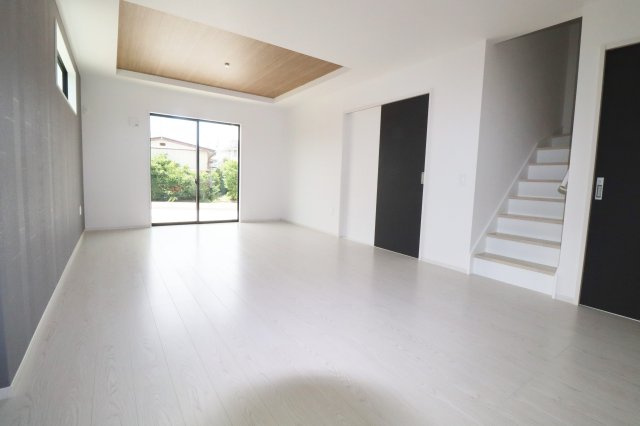 郡山市静町6期　　　  ２号棟　　　大成小学校、郡山第７中学区　の居間・リビング