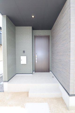 郡山市静町6期　　　  ２号棟　　　大成小学校、郡山第７中学区　の玄関