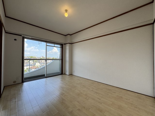 豊中市東寺内町の賃貸マンションの居間・リビング