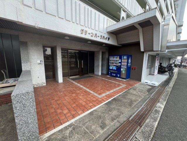 豊中市東寺内町の賃貸マンションのエントランス