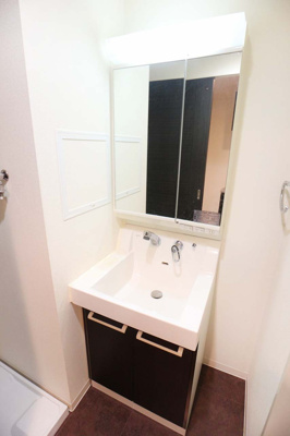 【独立洗面台】 | ボナール江坂 | 清潔感のある洗面台