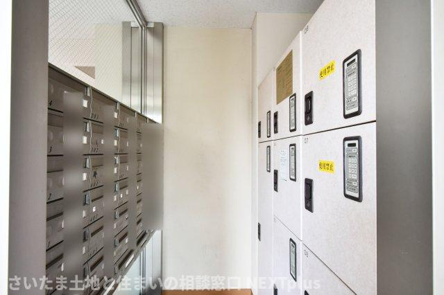 セザール大宮日進の設備|イマドキ便利な宅配ボックスつき！不在時も宅配ボックスで受け取りが出来るので、お仕事で帰宅時間が遅い方や、お出かけで長時間お家を空けることが多い方も、安心してネットショッピングを楽しめますね◎